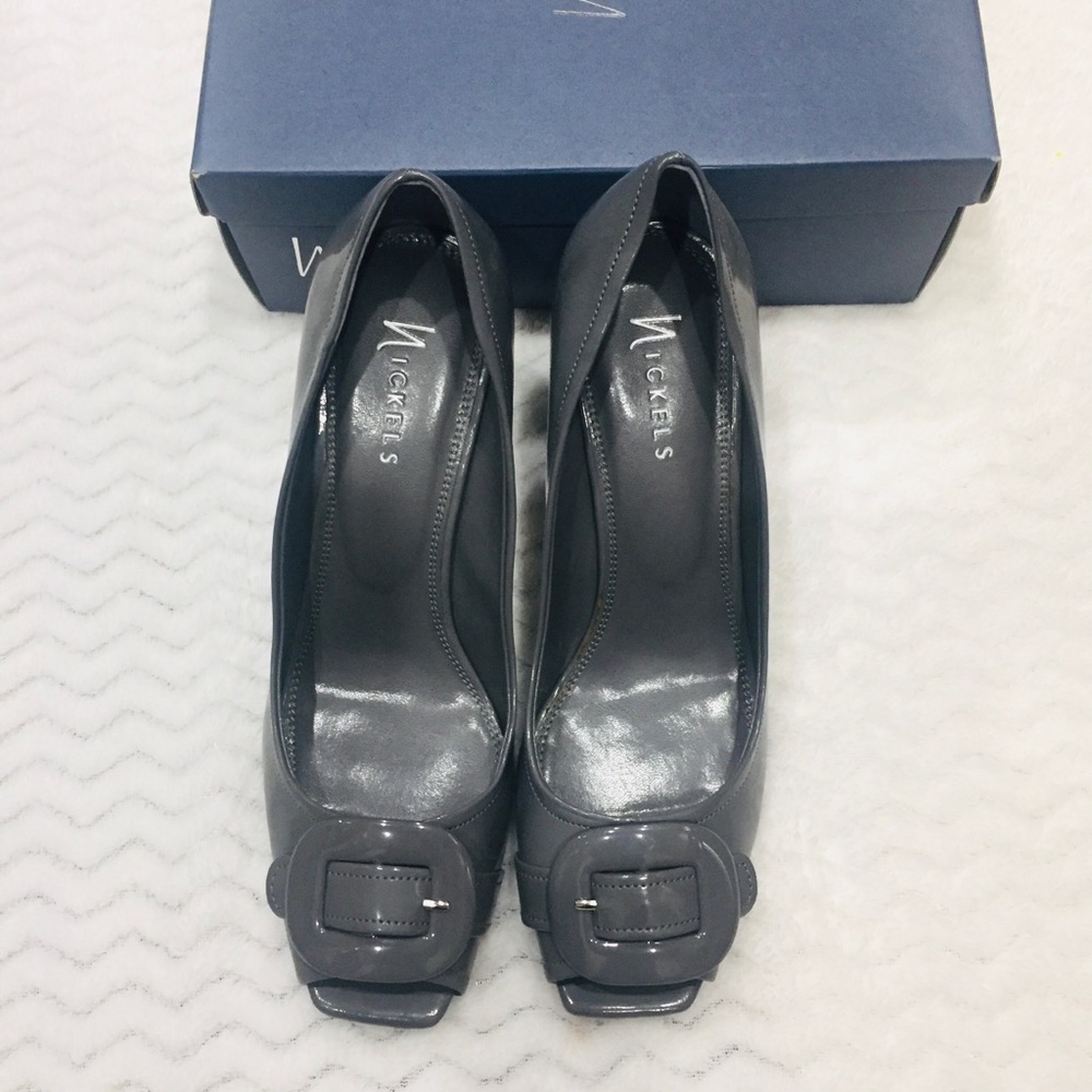 ✔️NWB Nickels Patent Grey Leather Peep Toe Heels